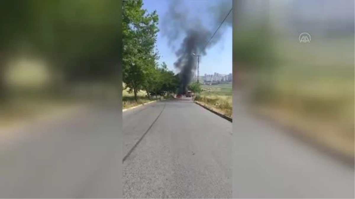 Avcılar\'da otomobilde çıkan yangın söndürüldü