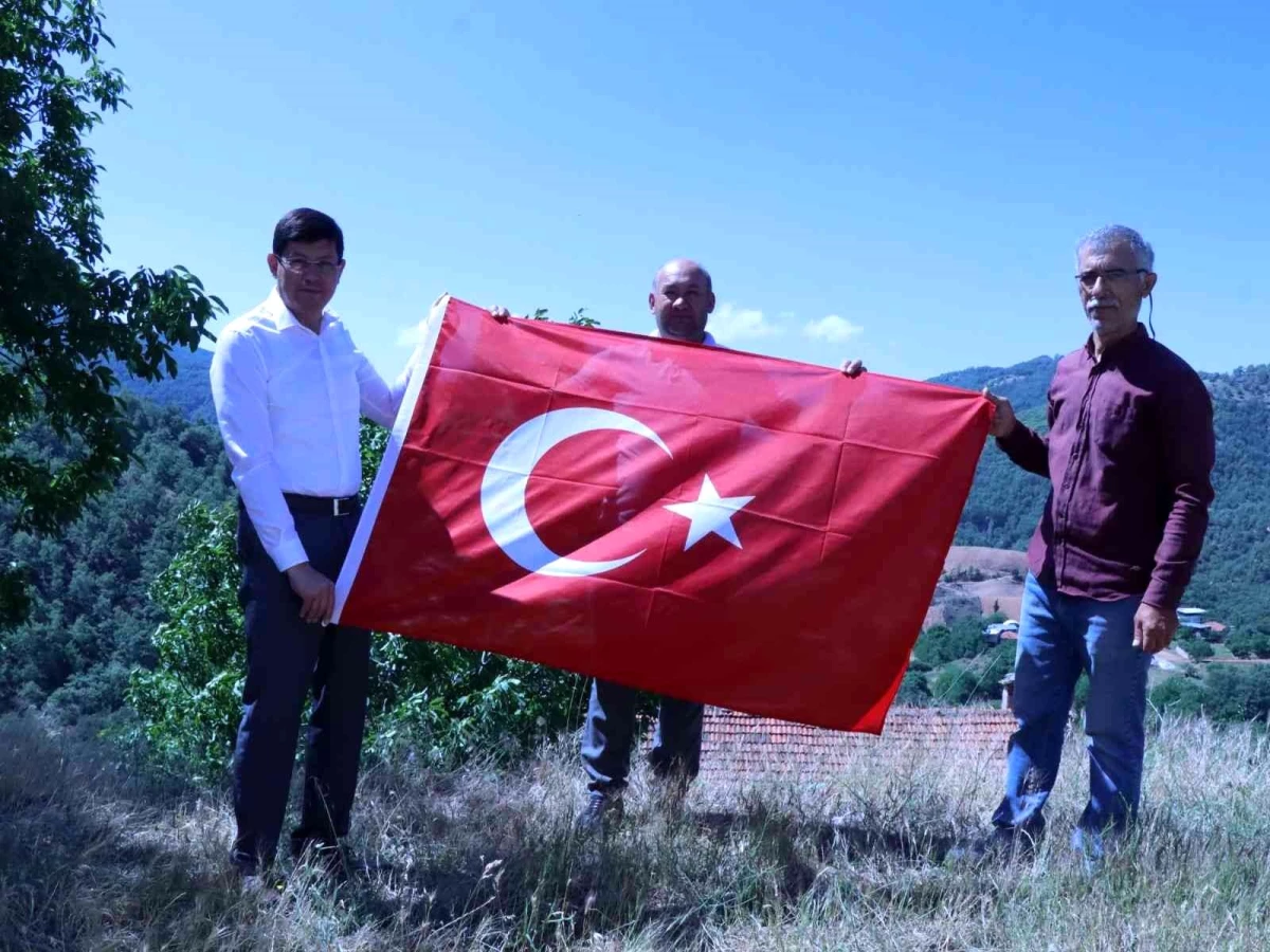 Başkan Özcan bayrak sevdalısı Sertkaya\'yı ziyaret etti