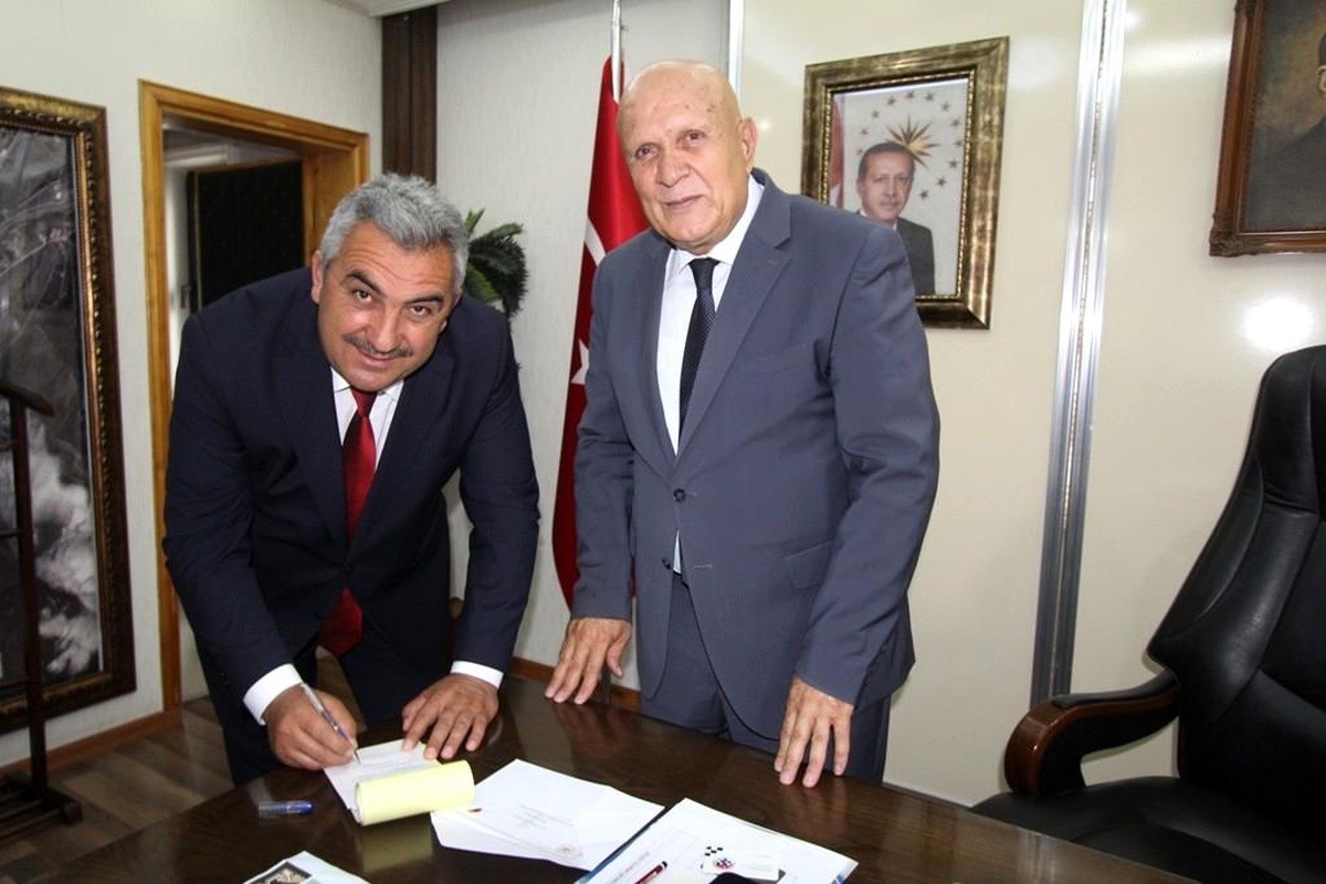 Bayburt Belediye Başkanı Pekmezci kurban vekaletini Kızılay\'a verdi