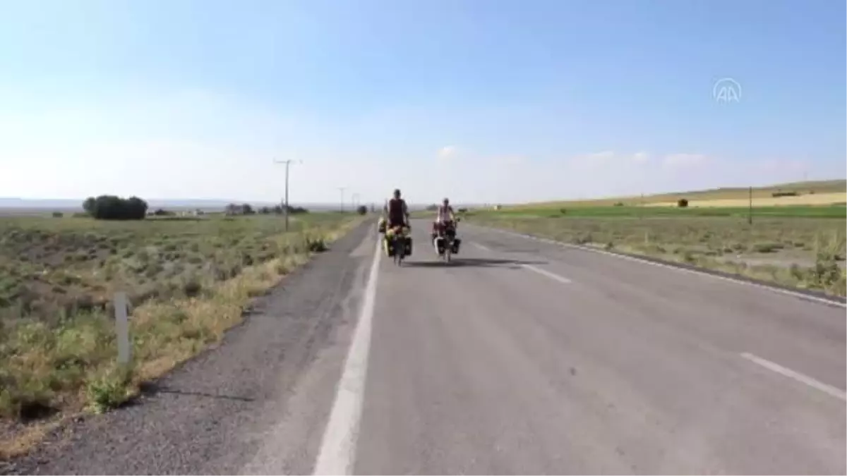 Bisikletle dünya turuna çıkan Arjantinli çift Karapınar'a geldi