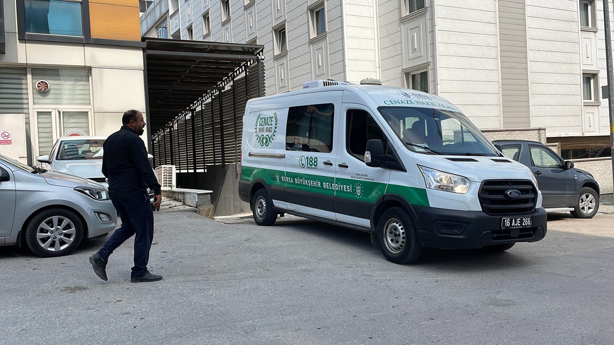 Bursa\'da ölü bulunan 15 yaşındaki kızın cenazesi Şırnak\'a gönderildi