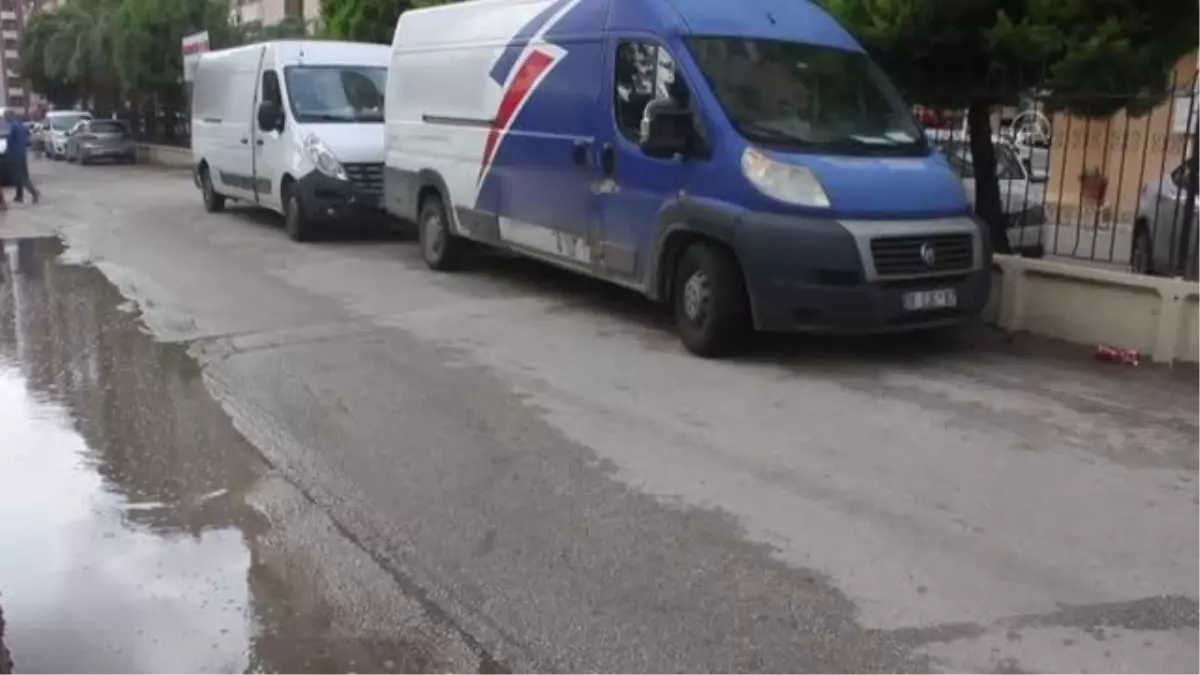 Çalınan 2 kargo minibüsü terk edilmiş halde bulundu