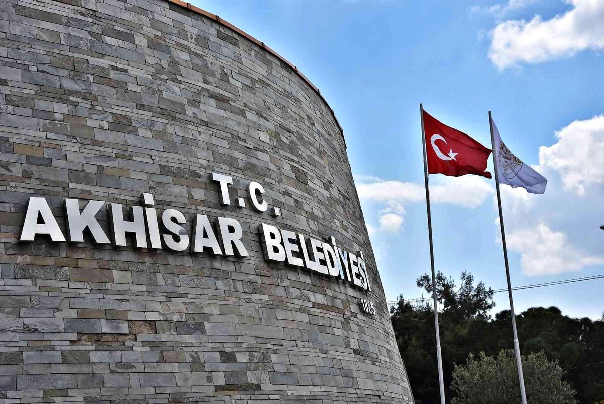 CHP\'li Akhisar Belediyesi icralık oldu