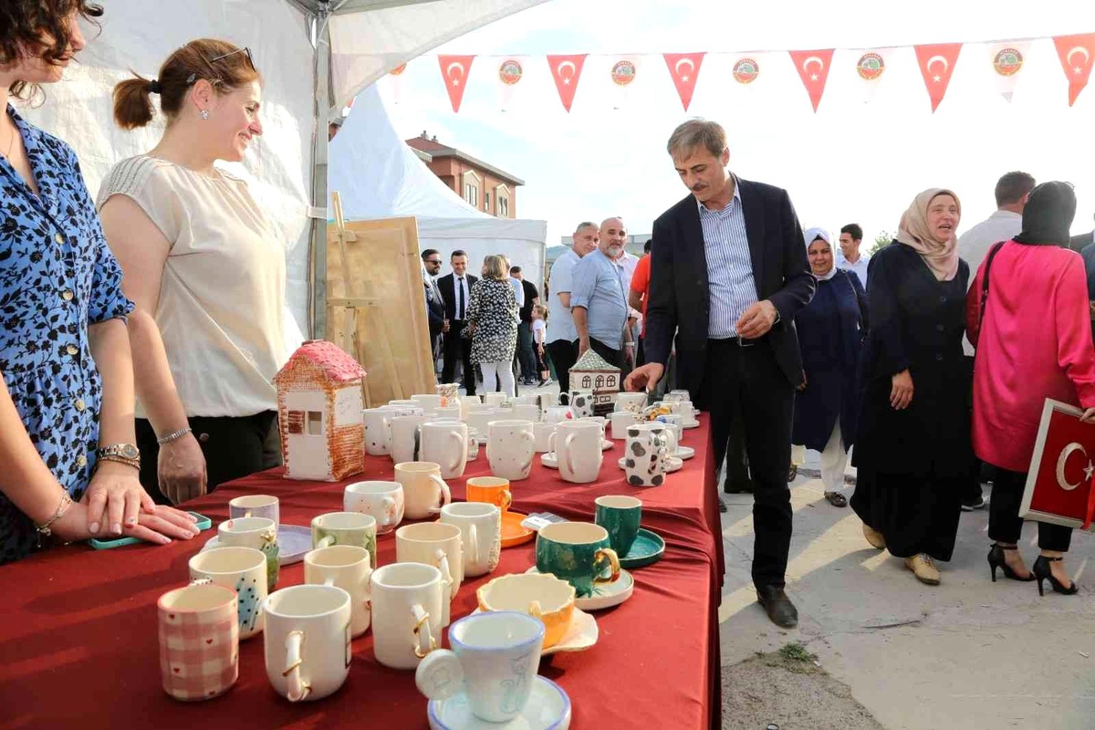 El emeği göz nuru ürünler bu alanda sergilendi
