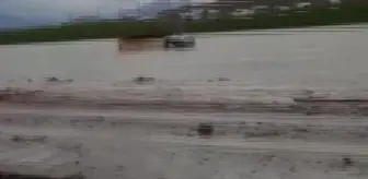 Ereğli'de selde mahsur kalan 2 kişi botla kurtarıldı