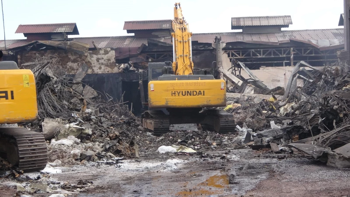 Fabrika yangınının bilançosu ortaya çıktı: 8 bin metrelik alan yandı