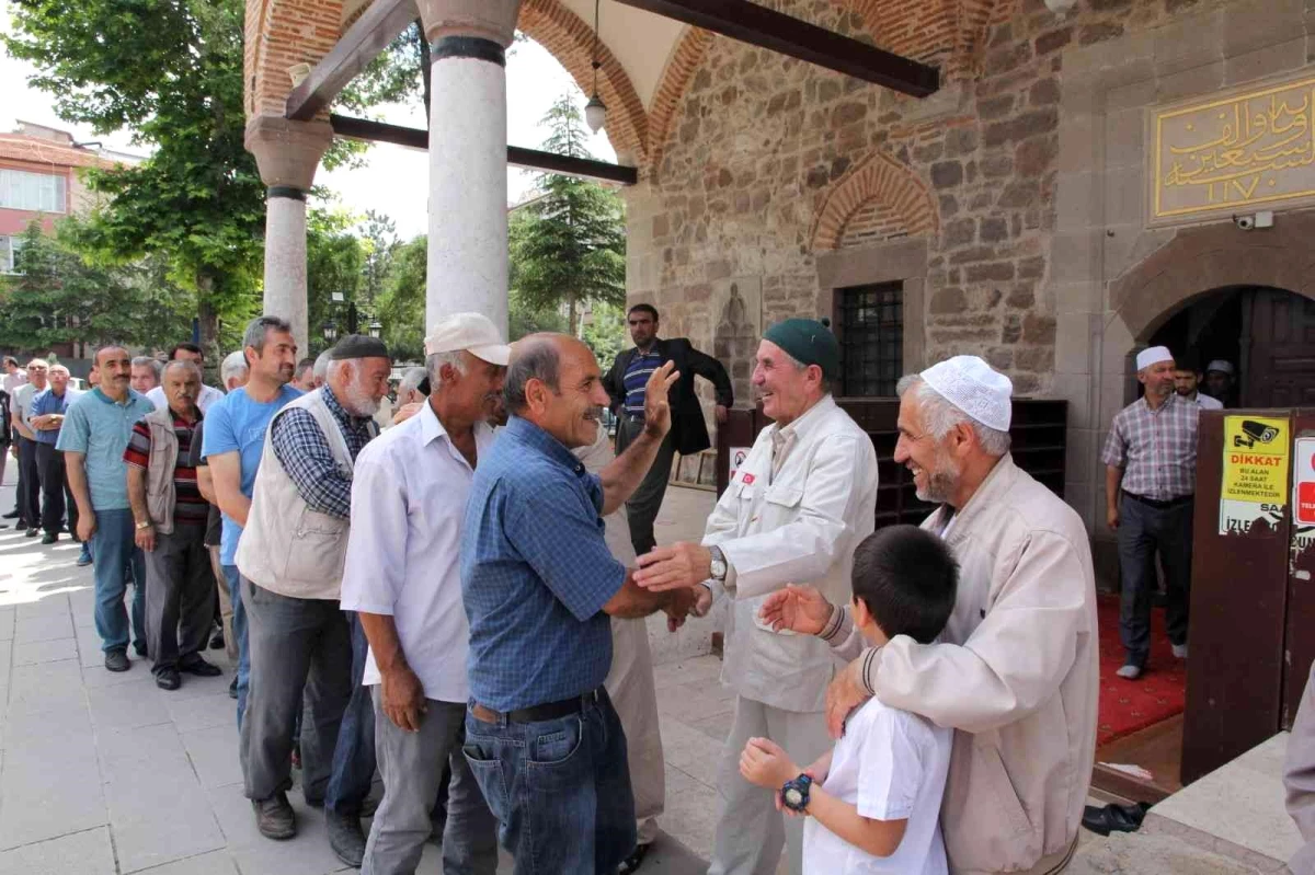 Hac kafilesi dualarla uğurlandı