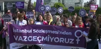 İstanbul Sözleşmesi Davası Danıştay'da.. Kadınlar Danıştay'ın Önünden Seslendi: 'Kadın Düşmanları Gidecek İstanbul Sözleşmesi Kalacak'