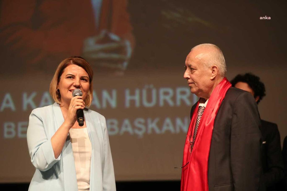 İzmit Belediye Başkanı Hürriyet\'e Uluslararası Sanata Katkı Ödülü