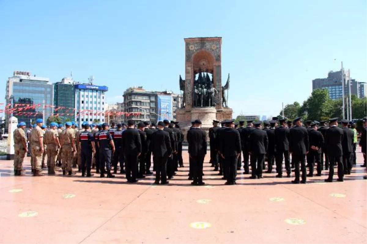 Jandarma Teşkilatı\'nın 183. kuruluş yıldönümü Taksim\'de kutlandı