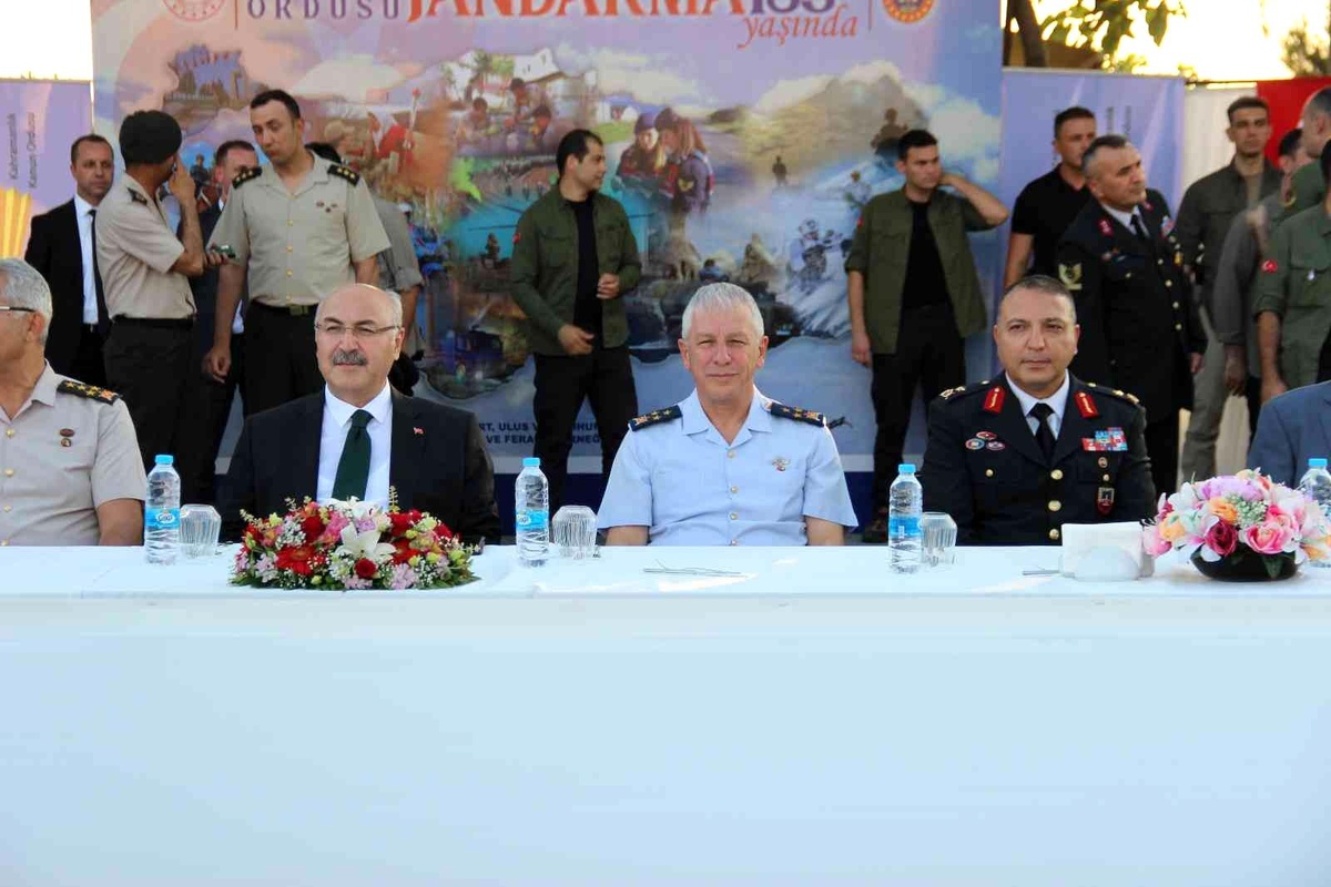 Jandarma teşkilatının 183. yılı İzmir\'de coşkuyla kutlandı