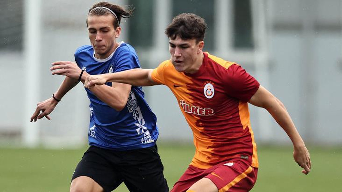 18 yaşındaki futbolcudan Galatasaray\'a sitem dolu mesaj: Kontrat talebi uzun zamandır cevapsız bırakıldı