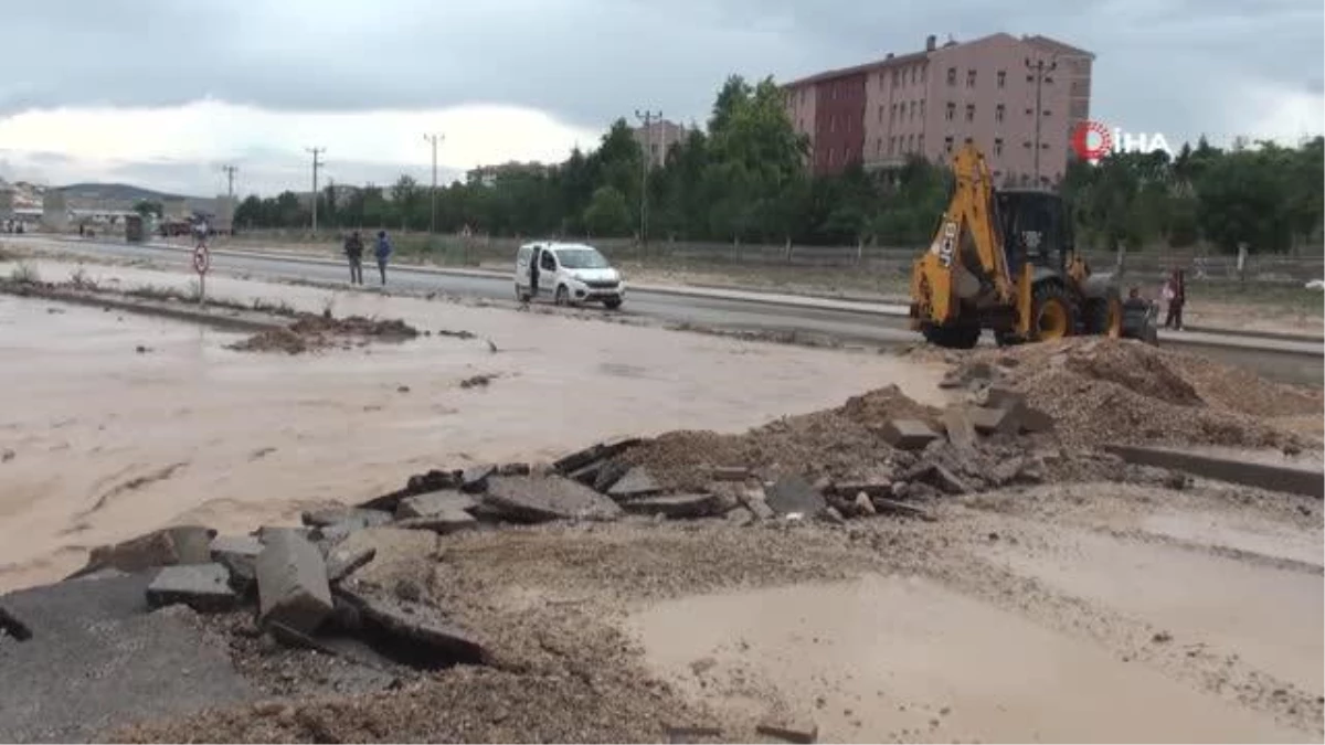 Karaman\'da selin şehir merkezine ulaşmasını ekipler önledi