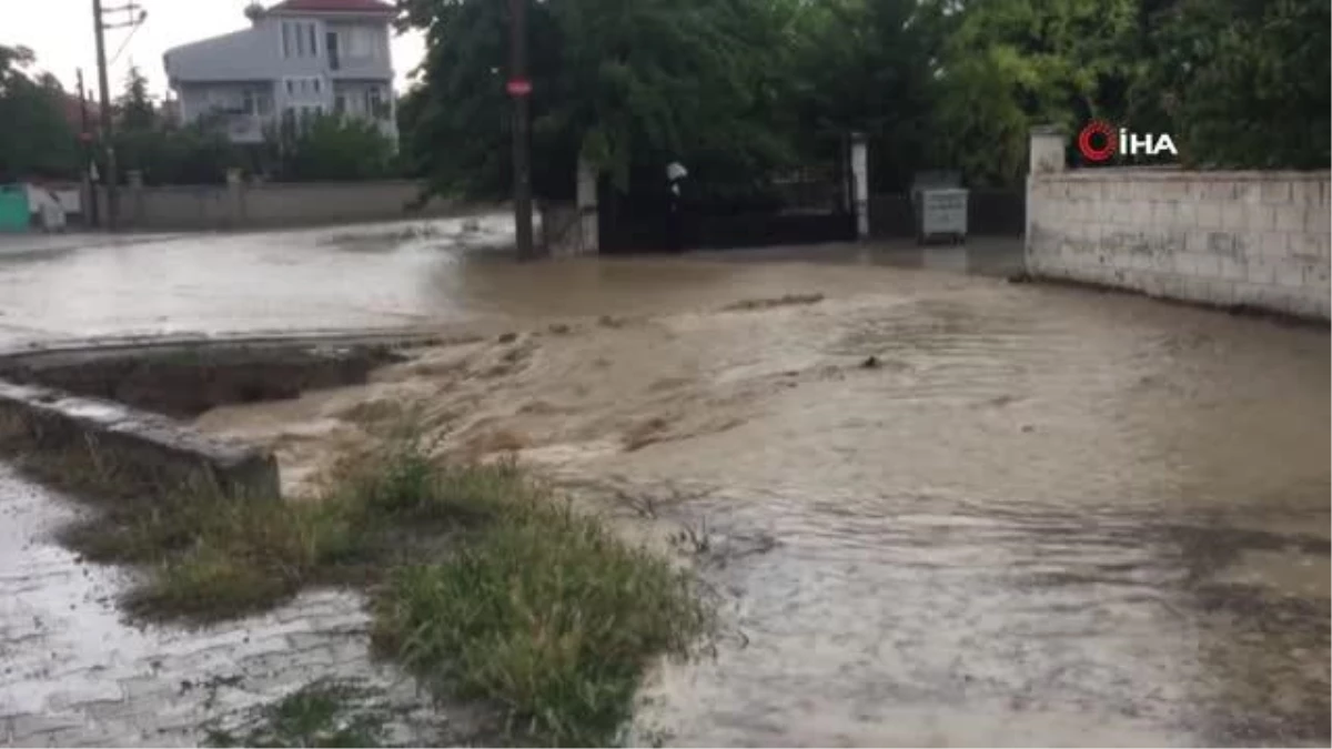 Konya\'da sağanak yağış su baskınlarına neden oldu