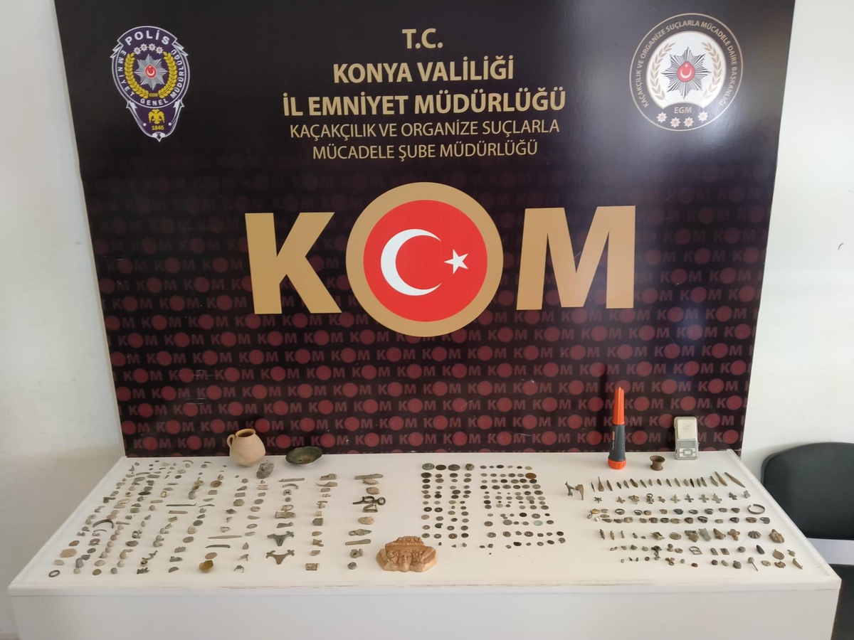 Konya\'da tarihi eser operasyonunda 106 sikke ile 268 obje ele geçirildi