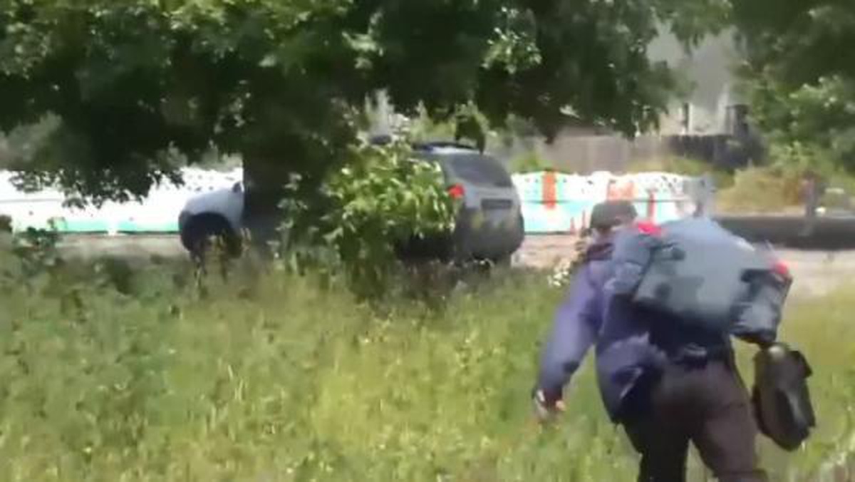 Luhansk\'taki sivillerin ateş altındaki tehlikeli tahliyesi kameraya yansıdı