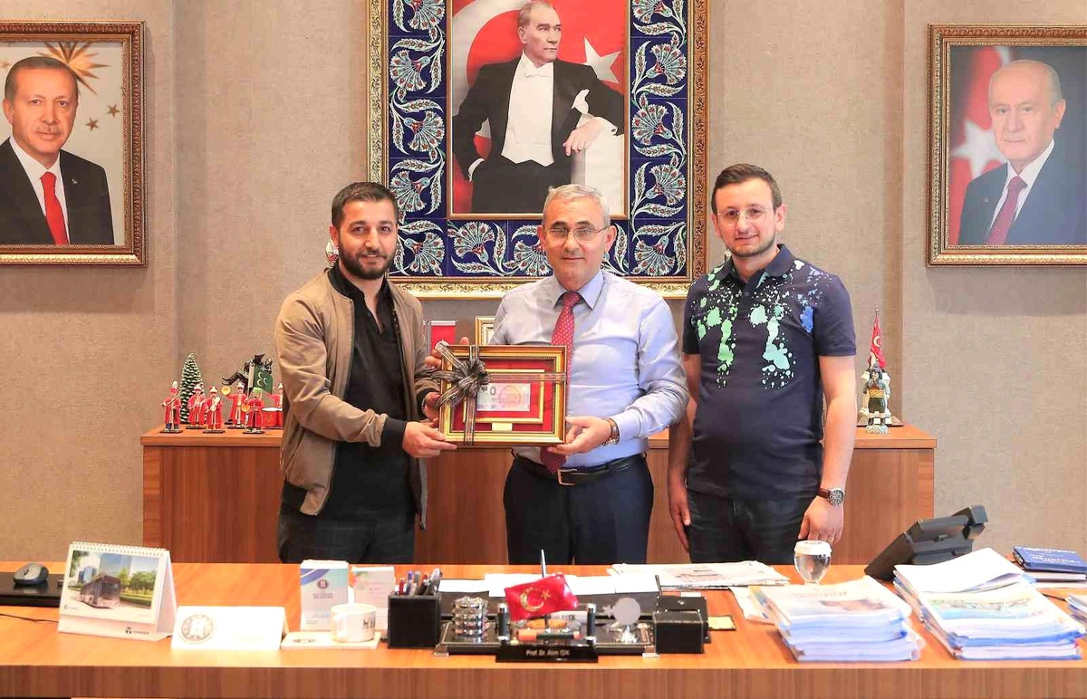 Meclis üyelerinden koleksiyonluk hediye