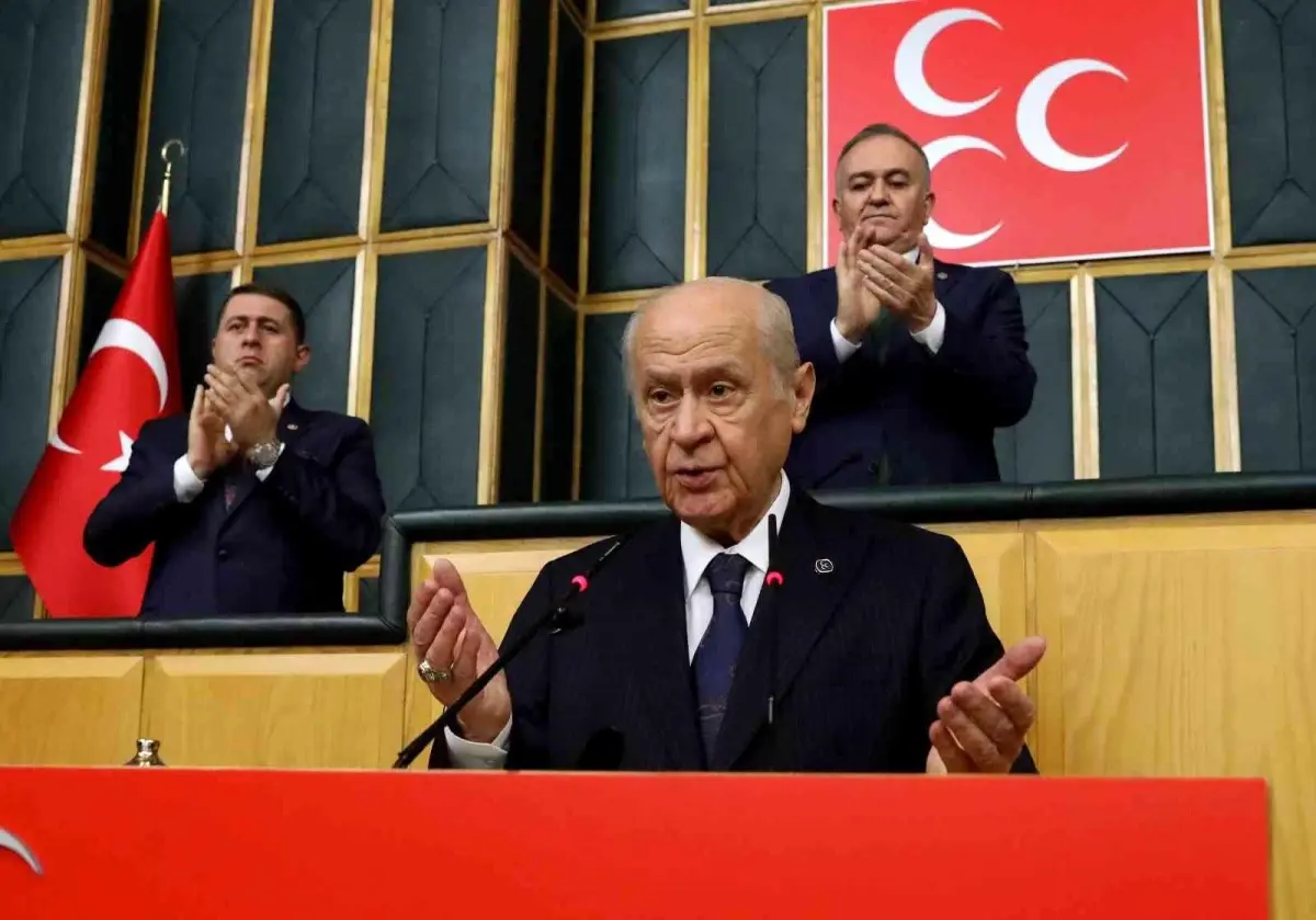 MHP lideri Bahçeli: "(Polise yumruk atan Saliha Aydemir) Bunların dokunulmazlığı süratle kaldırılmalı, mahkemenin önüne çıkmaları sağlanmalıdır"