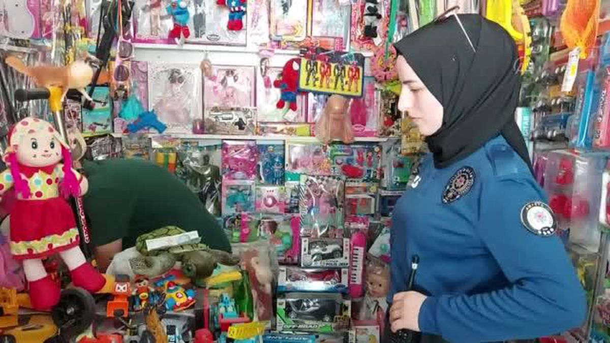 Polisten 6 yaşındaki çocuğa doğum günü sürprizi