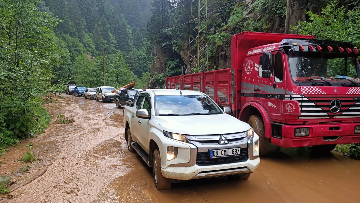 Rize\'de şiddetli yağış etkili oldu