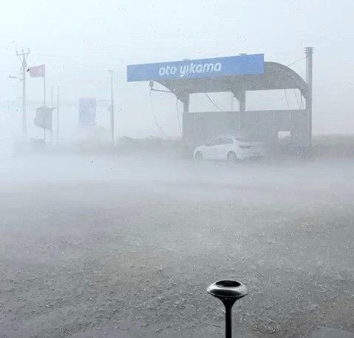 Sağanak yağış hayatı olumsuz etkiledi