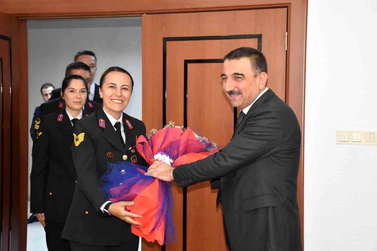 Siirt Vali Hacıbektaşoğlu, Jandarma Teşkilatının yıl dönümünü kutladı