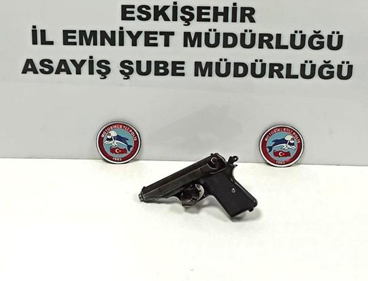 Şüpheli şahıstan ruhsatsız silah ele geçirildi