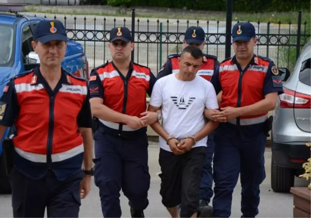 Birkaç saat önce tanışıp sohbet ettiği kişiyi 5 yerinden bıçaklayarak öldürdü