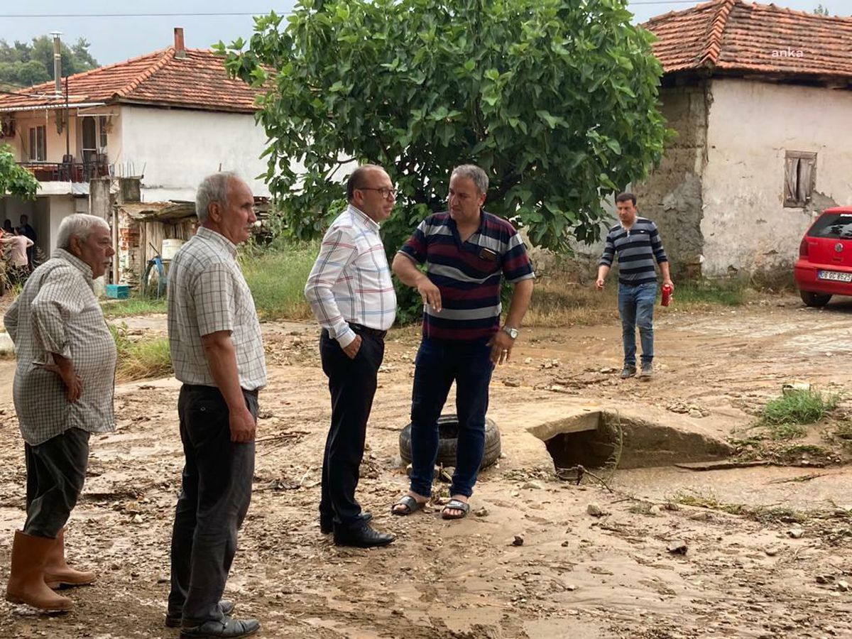 Turgutlu Belediye Başkanı Akın\'dan Yağıştan Etkilenen Kurudere Mahallesi\'ne Ziyaret
