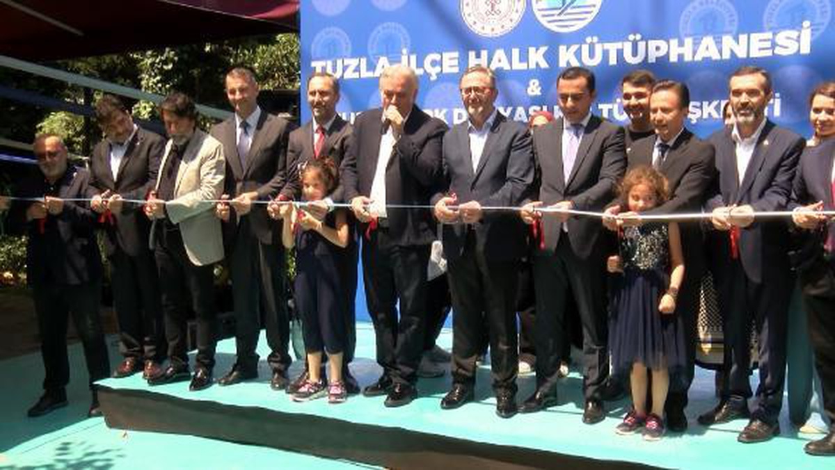 Tuzla\'da Halk Kütüphanesi ve Şuşa Fotoğraf Sergisi açıldı