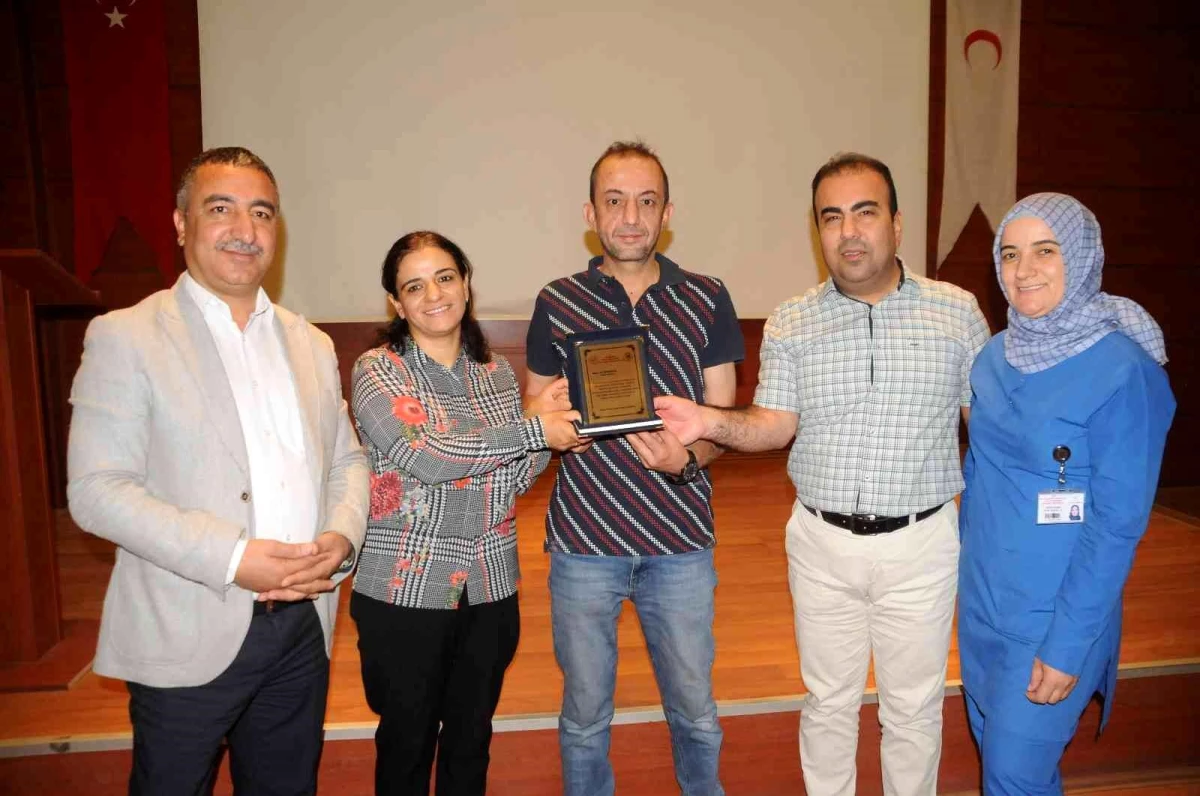 20 yıl boyunca görev yaptığı hastaneden plaketle uğurlandı