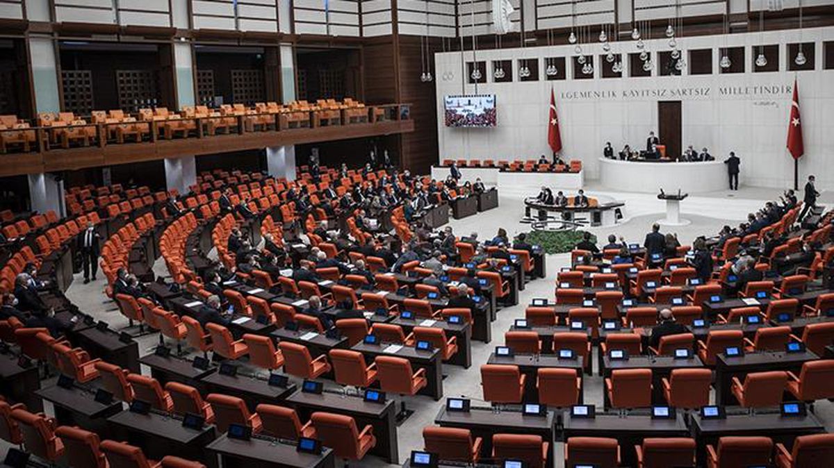 Sosyal medya ve internet haberciliğine ilişkin düzenlemelerin 14 maddesi daha TBMM'den geçti! İşte teklifin o maddeler