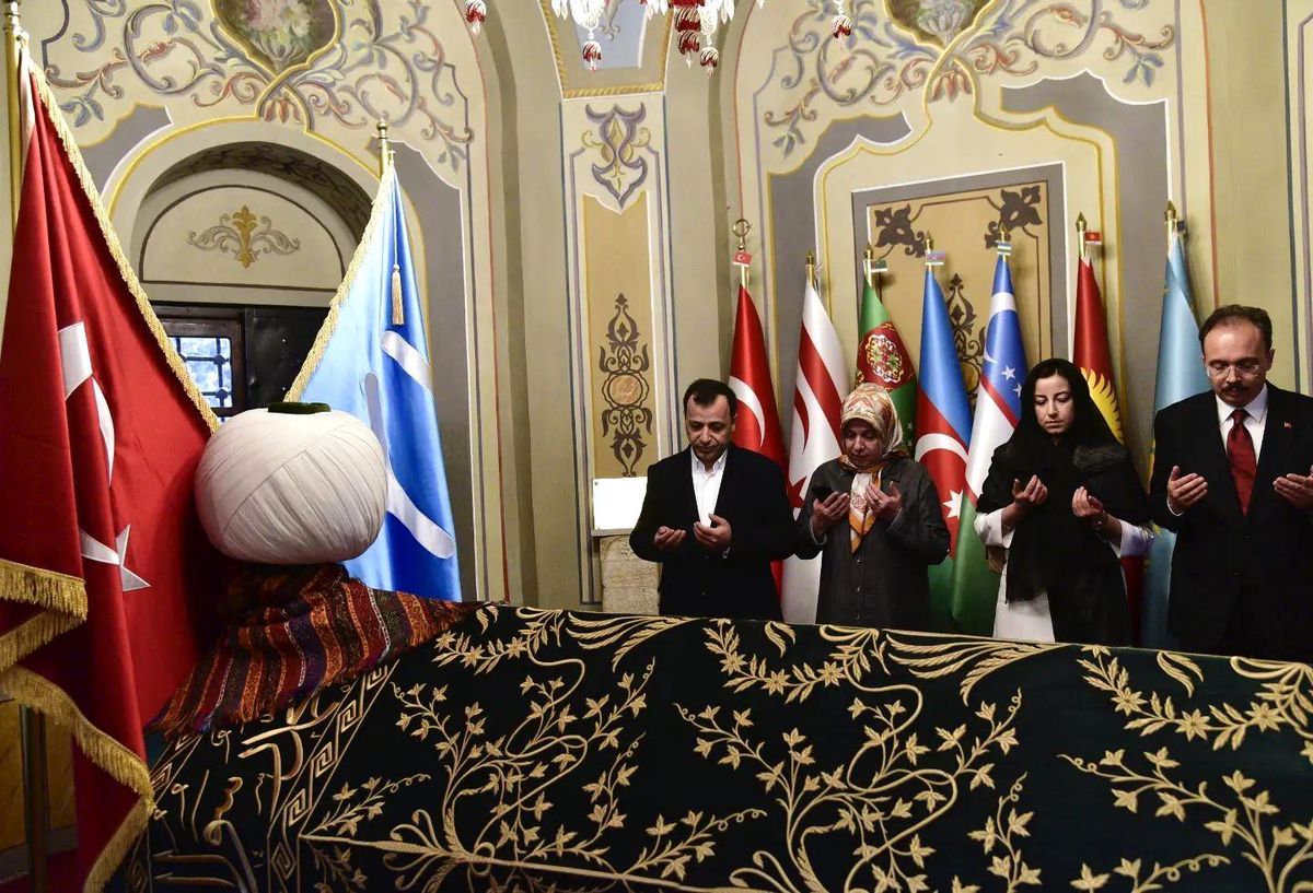 Anayasa Mahkemesi Başkanı Arslan, Ertuğrul Gazi ve Şeyh Edebali türbelerini ziyaret etti