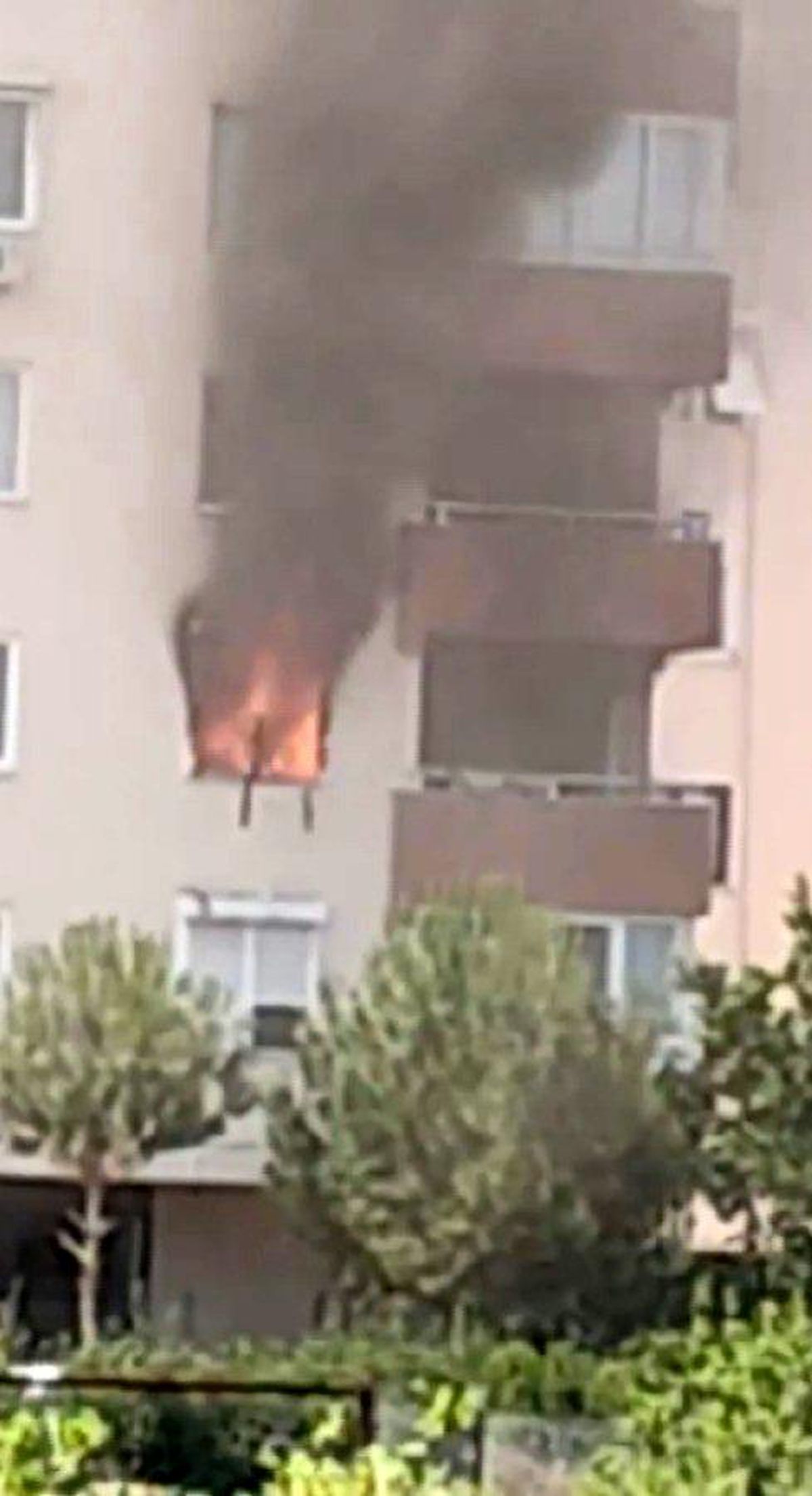 Antalya\'da 11 katlı apartmanda yangın