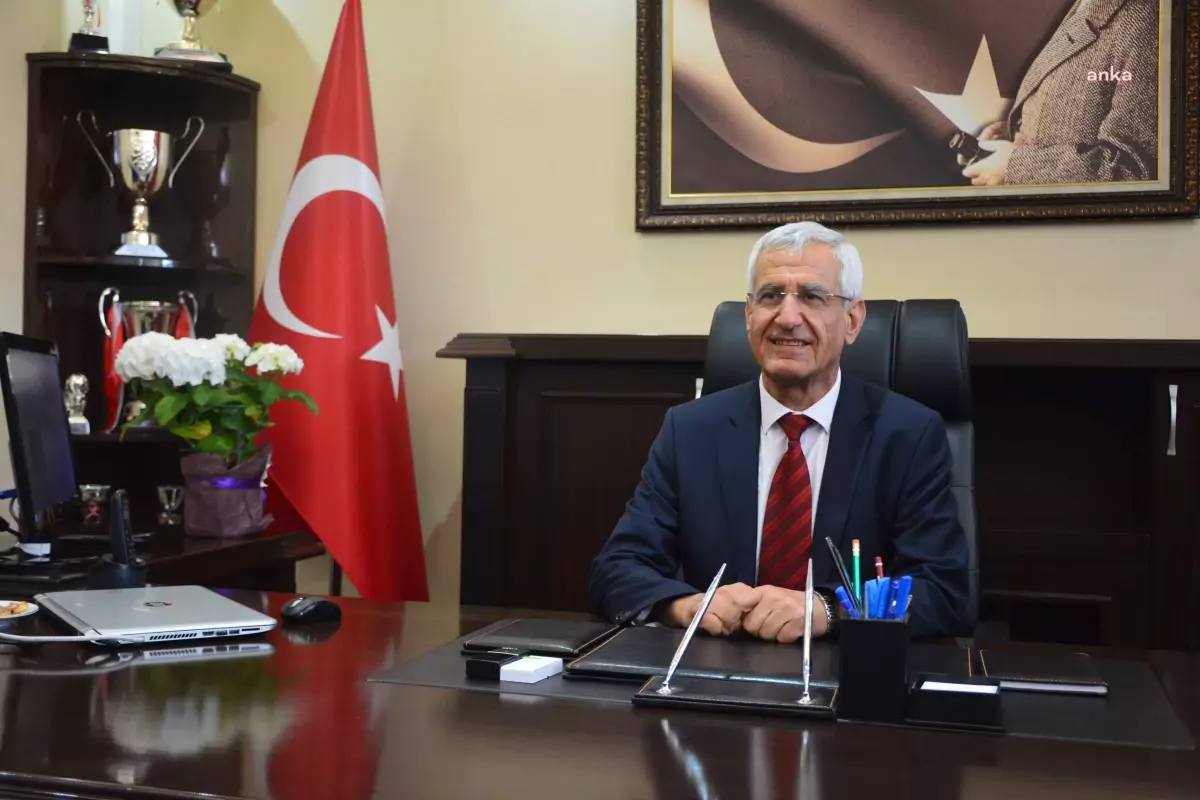 Arsuz Belediye Başkanı Güven\'den Çocuklara Karne Hediyesi