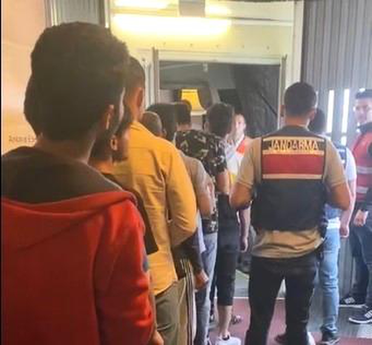 Aydın\'da 908 düzensiz göçmen ülkelerine geri gönderildi