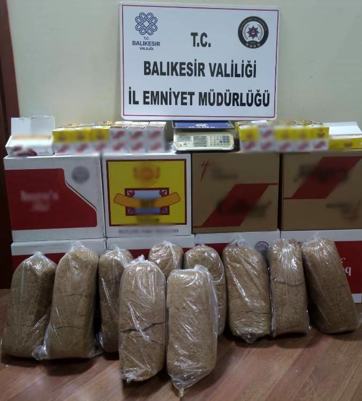 Balıkesir\'de kaçak tütün ve uyuşturucu operasyonu