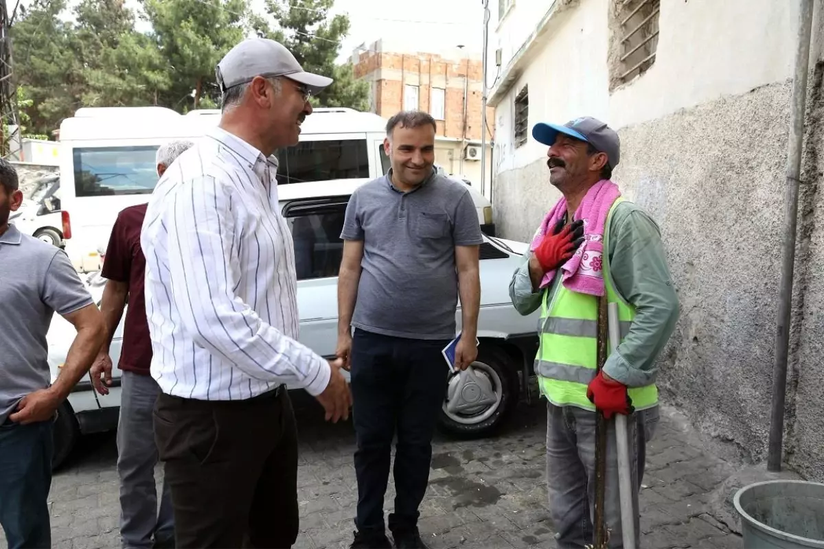 Başkanı gören mahalleli ortopedik hasta yatağı istedi