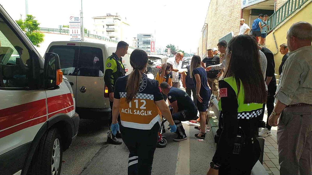 Bursa\'da otomobile arkadan çarpan hafif ticari şoförü yaralandı