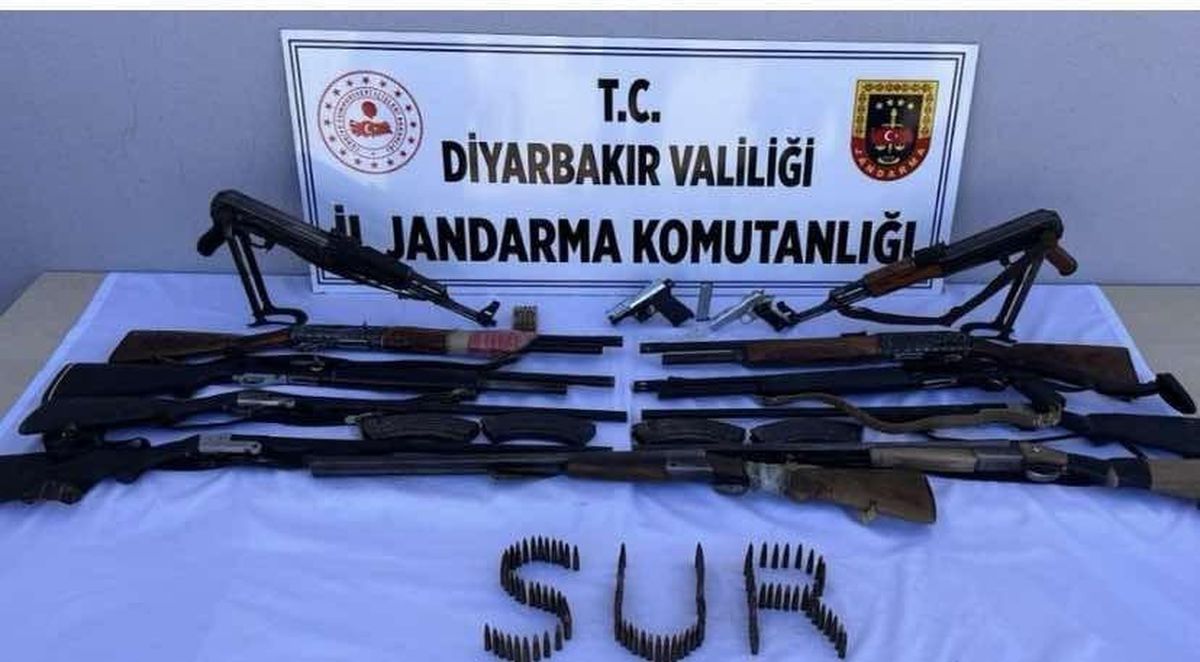 Diyarbakır\'da düzenlenen operasyonda 13 silah ile mühimmat ele geçirildi