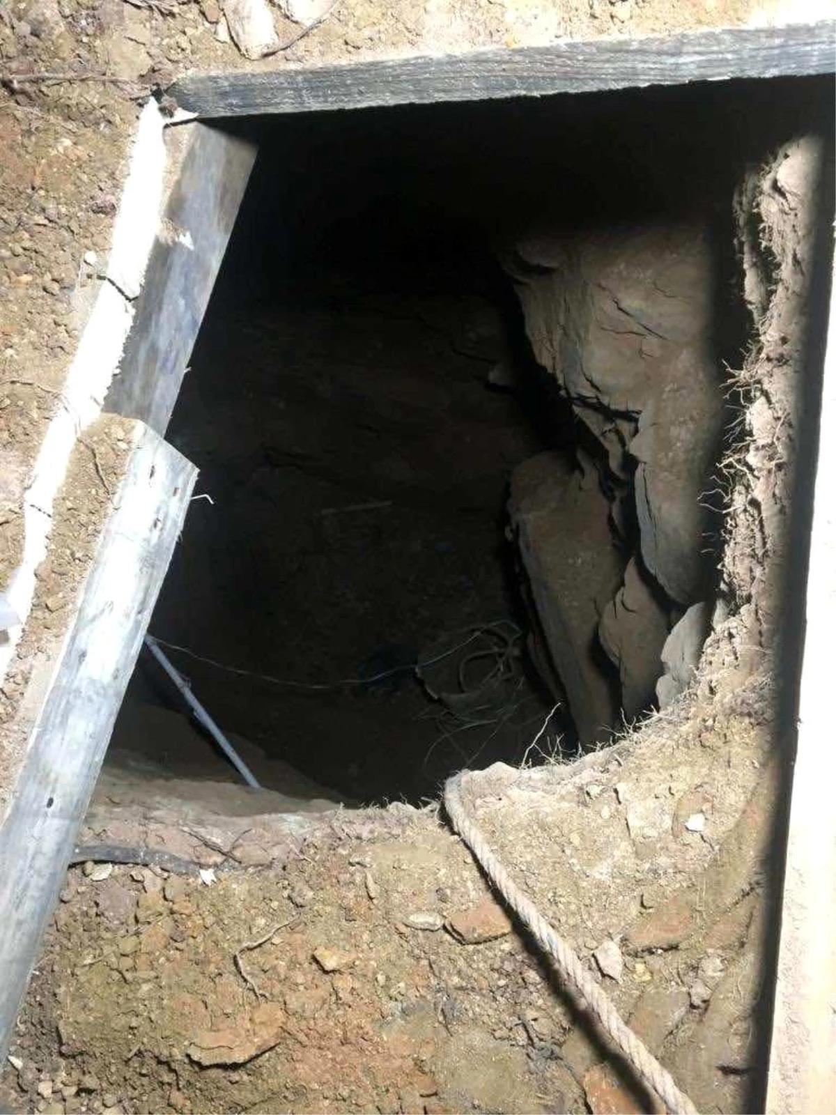 Bursa\'da el yapımı patlayıcı ile izinsiz kazı yapan şüpheliler yakalandı