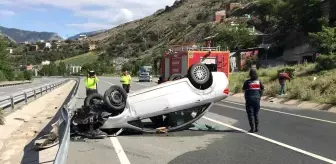 Gümüşhane'de lastiği patlayan otomobil takla attı: 2 yaralı