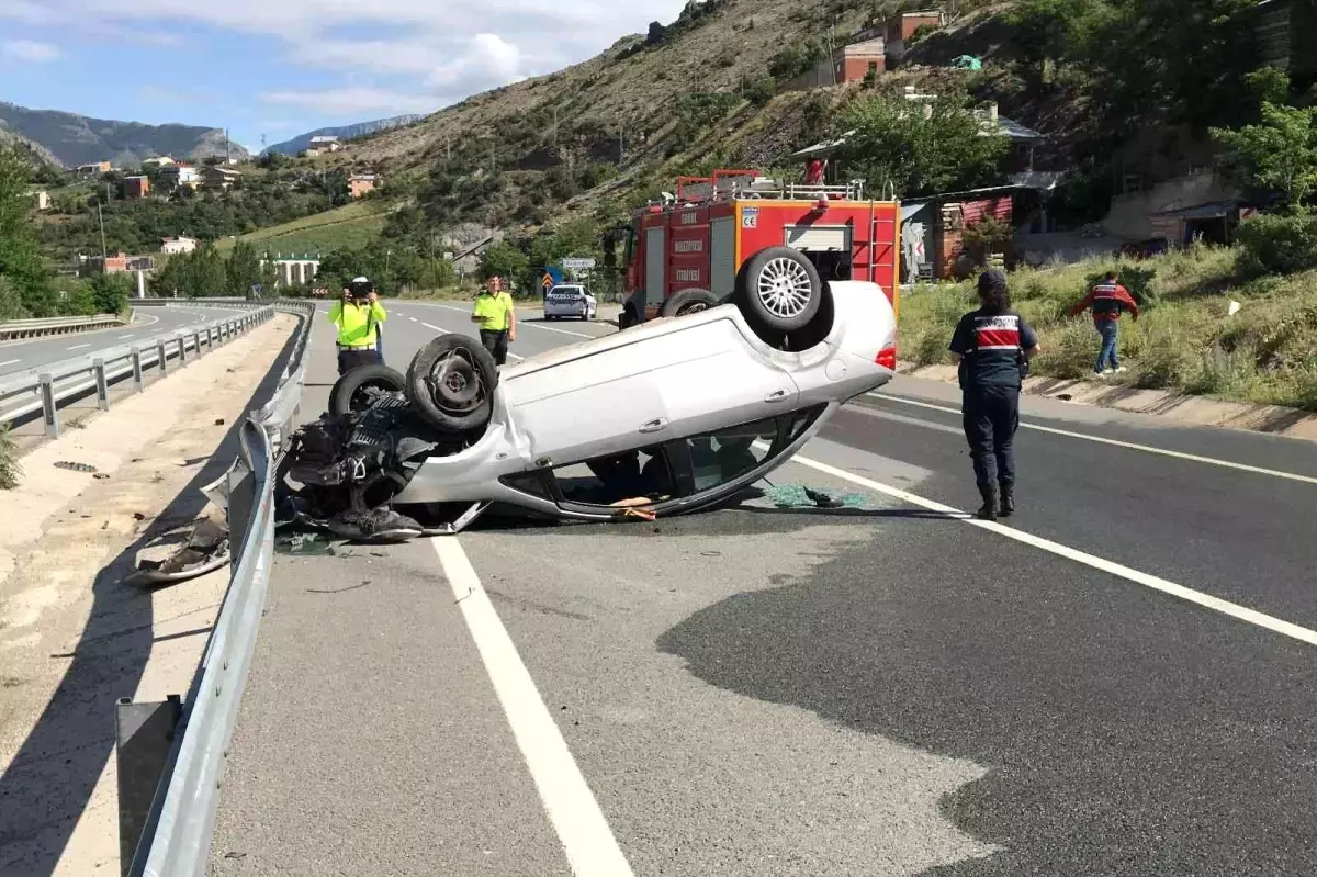 Gümüşhane\'de lastiği patlayan otomobil takla attı: 2 yaralı