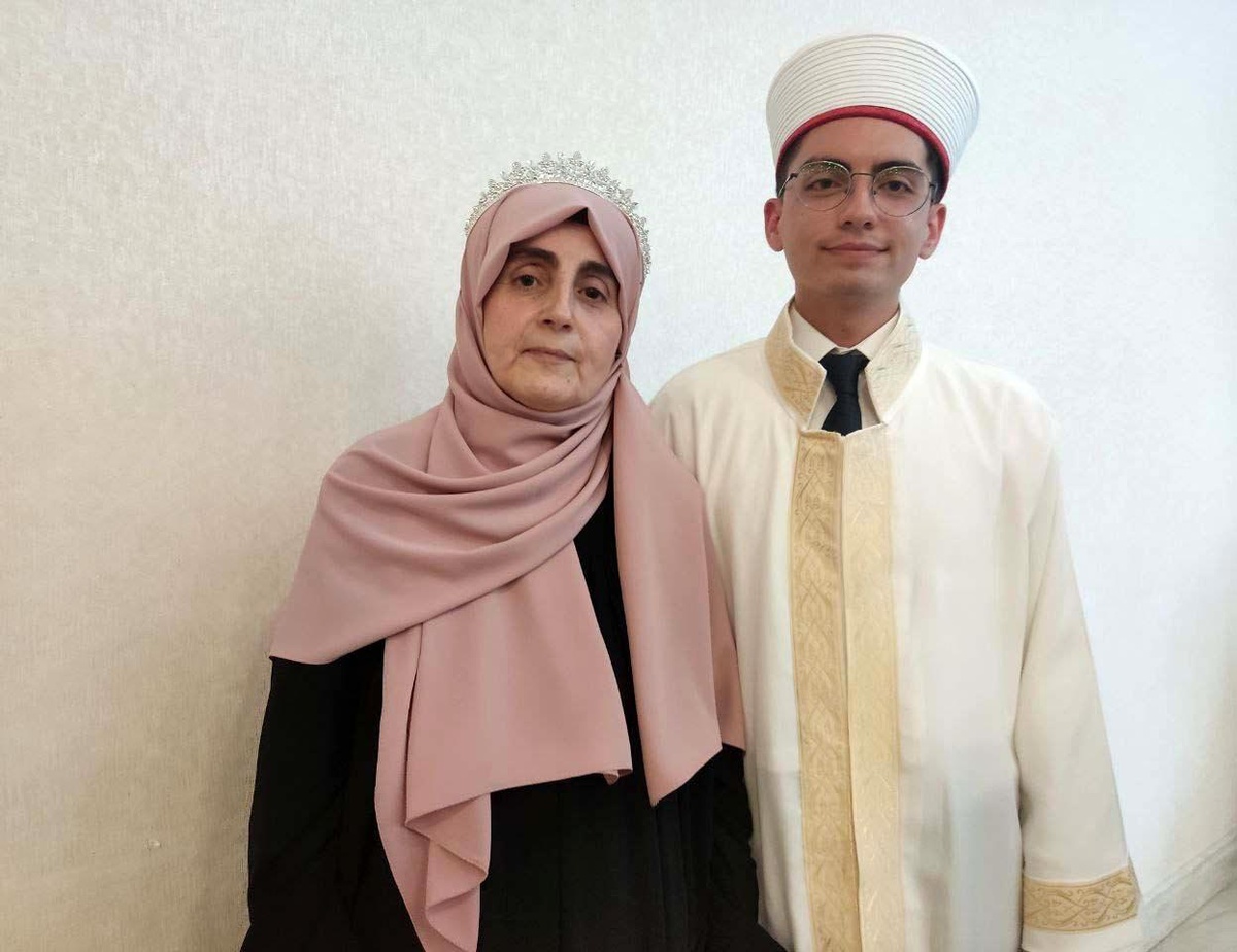 Hafızlıklarını tamamlayan anne-oğul icazet belgelerini birlikte aldı