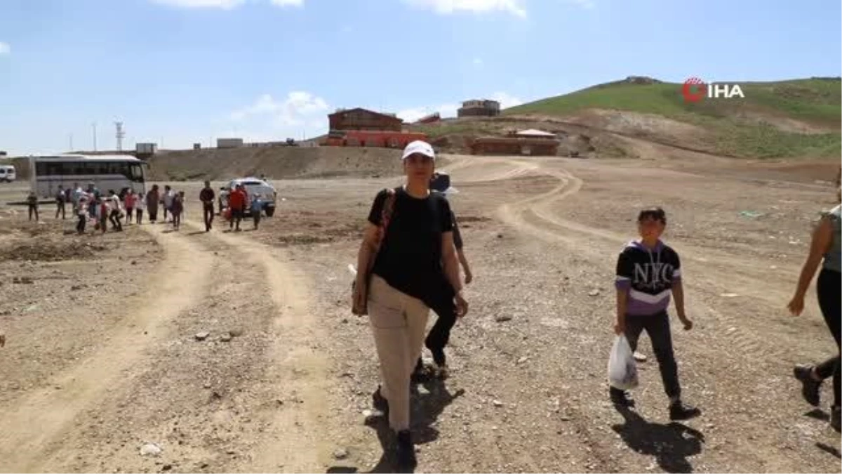 Hakkari 2800 rakımda halaylı karne şenliği