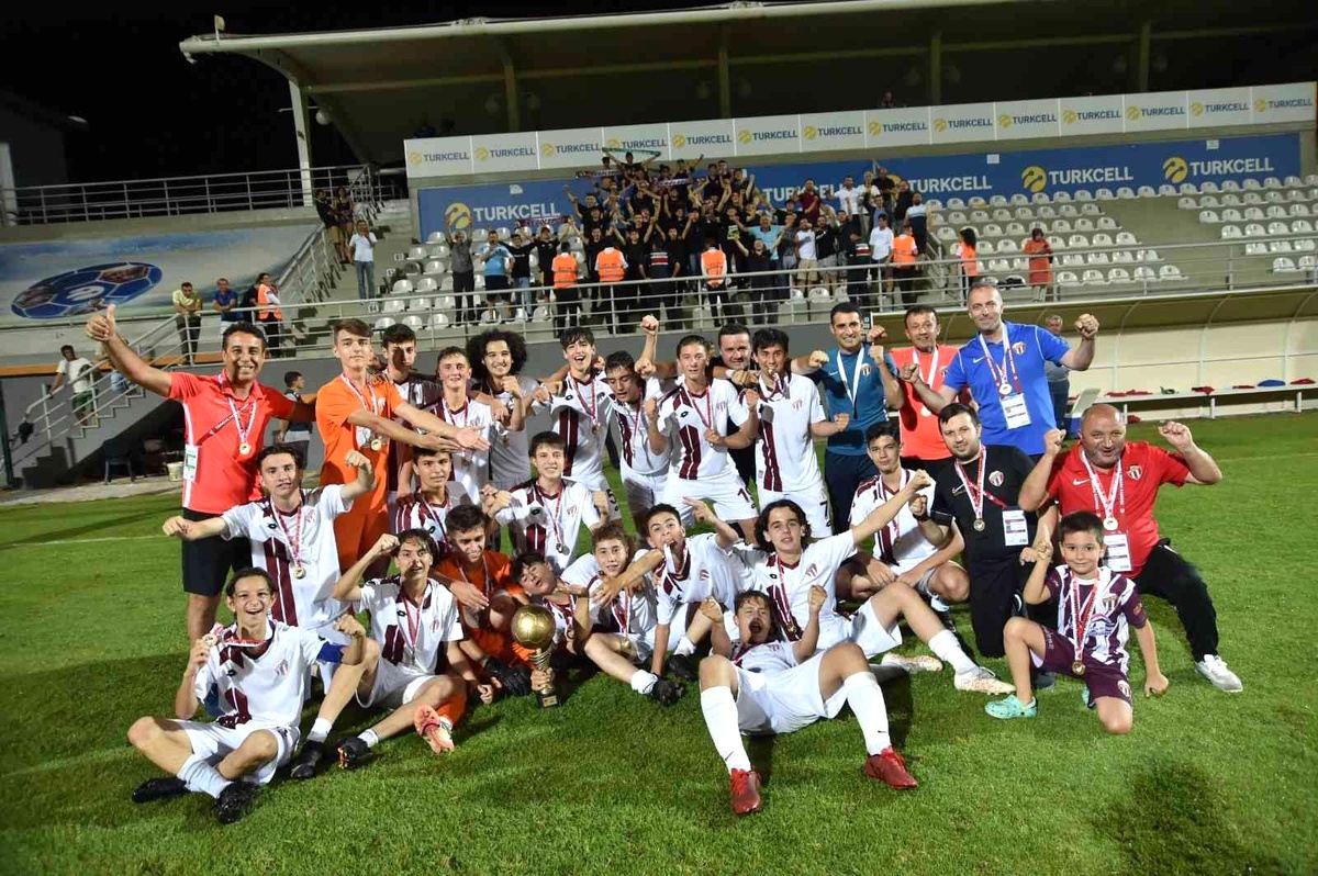 İnegölspor U15 Türkiye şampiyonu