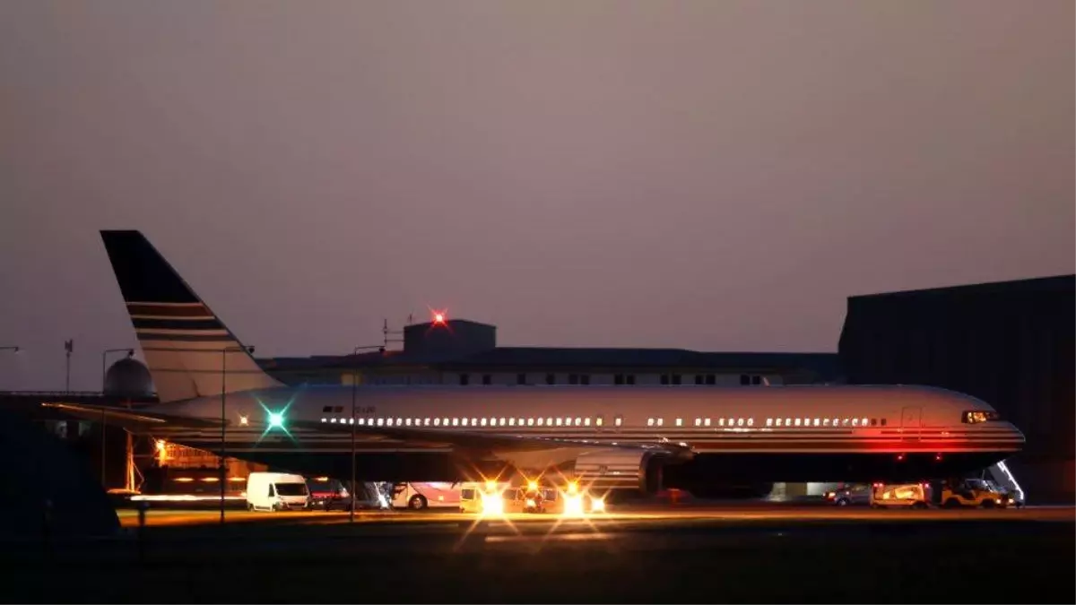 İngiltere\'den sığınmacıları Ruanda\'ya götürecek ilk uçak bu akşam kalkacak, hükümete tepkiler sürüyor