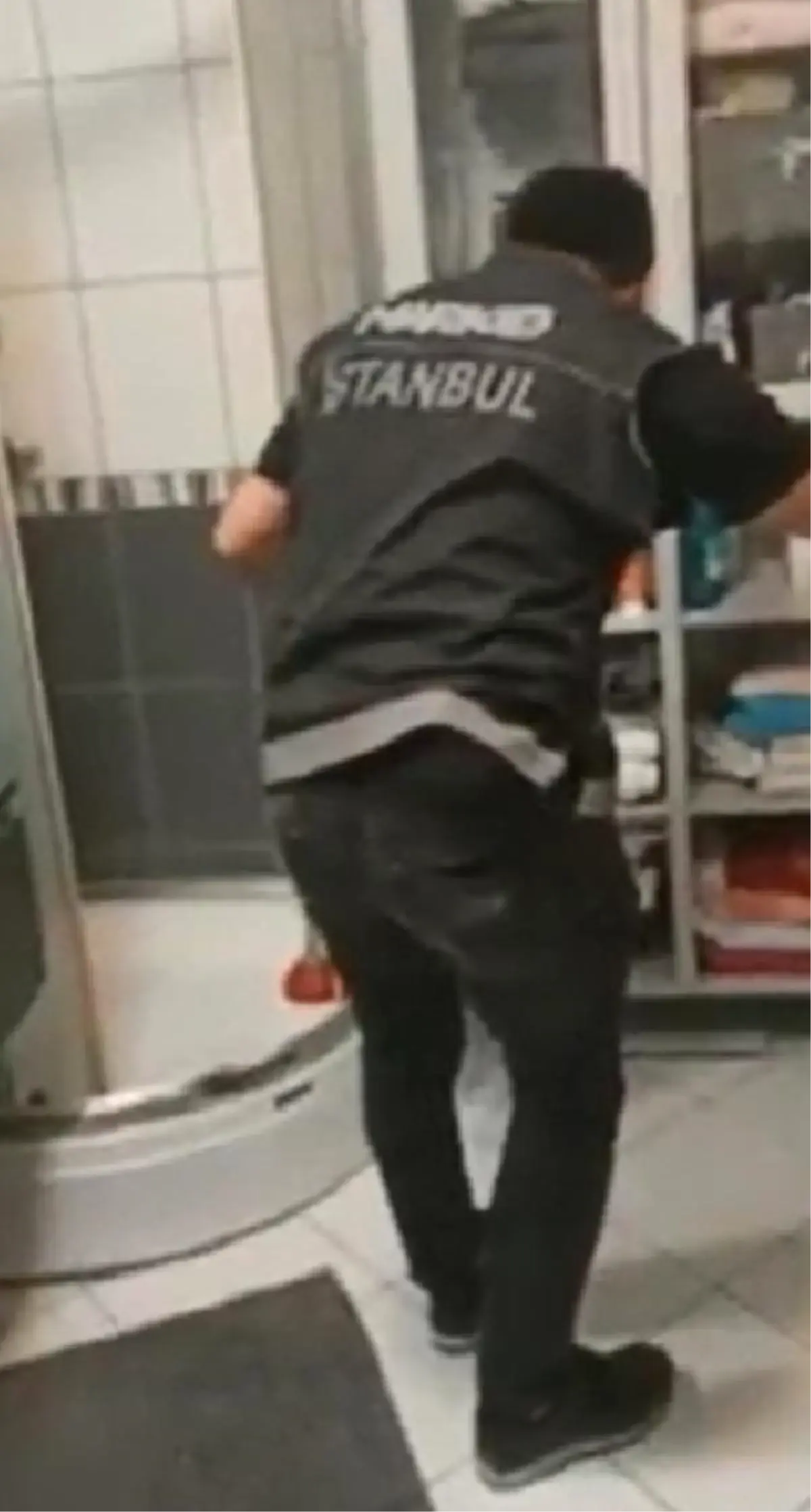 İstanbul'da kilolarca uyuşturucu ele geçirilen operasyon kamerada
