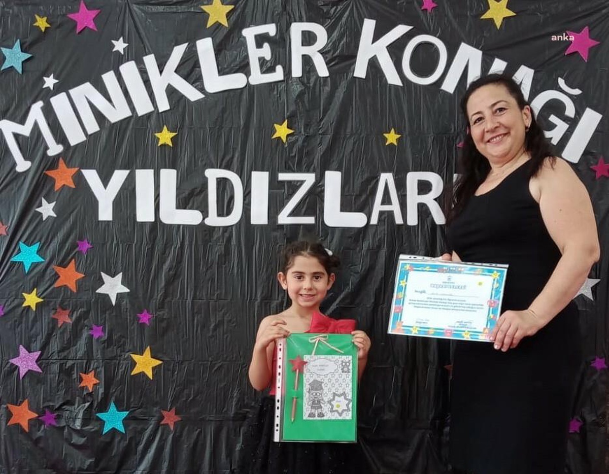 İzmir\'de "Minikler Konağı" İlk Mezunlarını Verdi