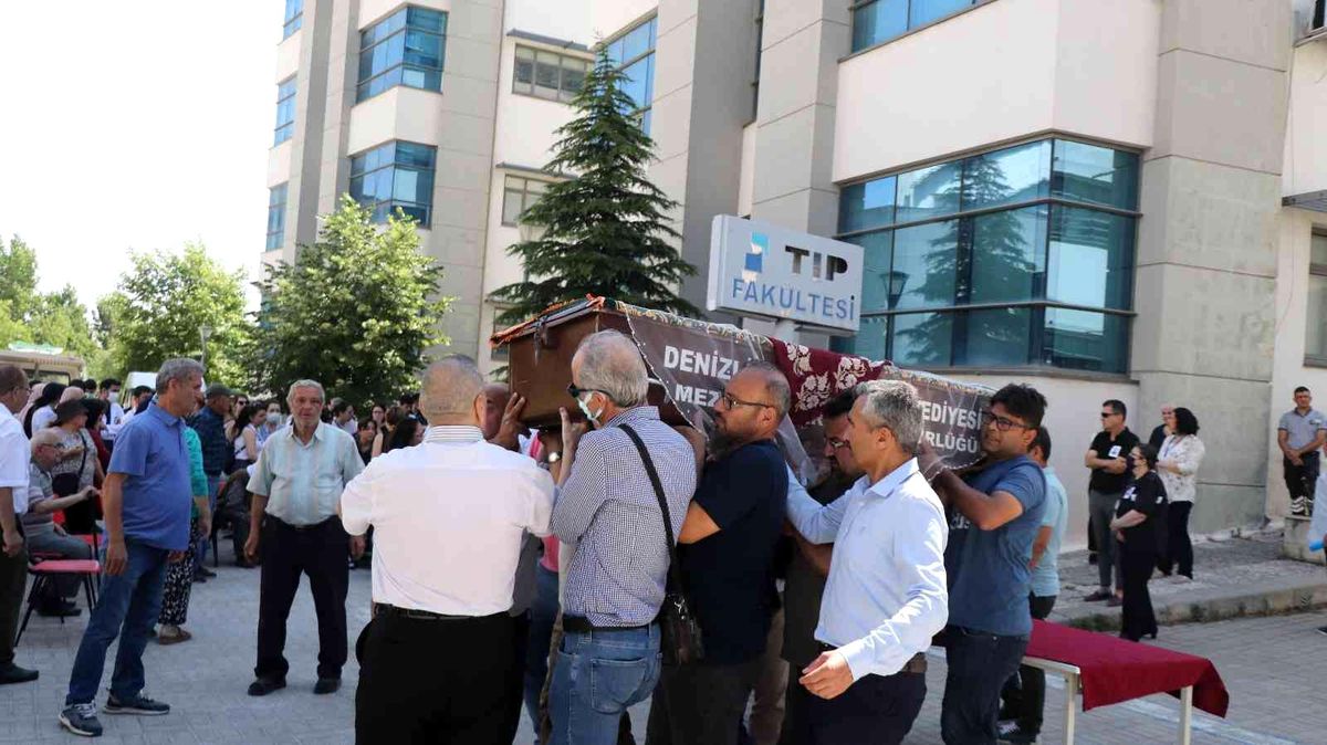 Kadın doktor evinde ölü bulundu